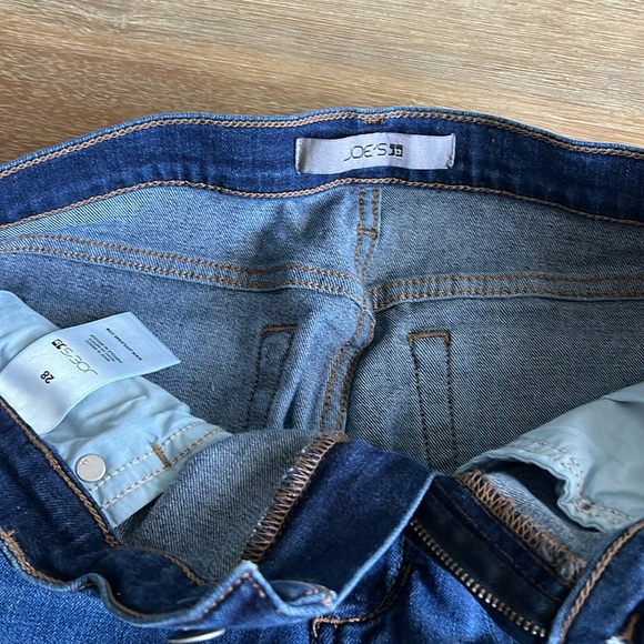 Two pairs of Joe’s jeans both size 28. One style is the runway Luna new w/ tags. - Picture 6 of 6